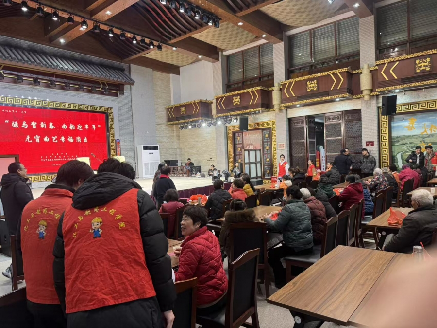 携手火焰蓝 情暖夕阳红——化工学院志愿者走进社区开展学雷锋志愿服务