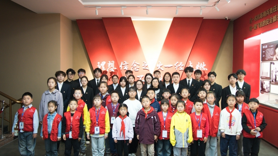 清明追思承薪火 红色基因代代传——化工学院联合现代快报小记者开展清明祭扫主题活动